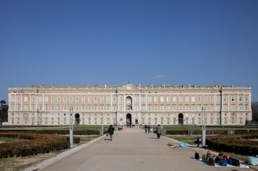 facciata della reggia di caserta
